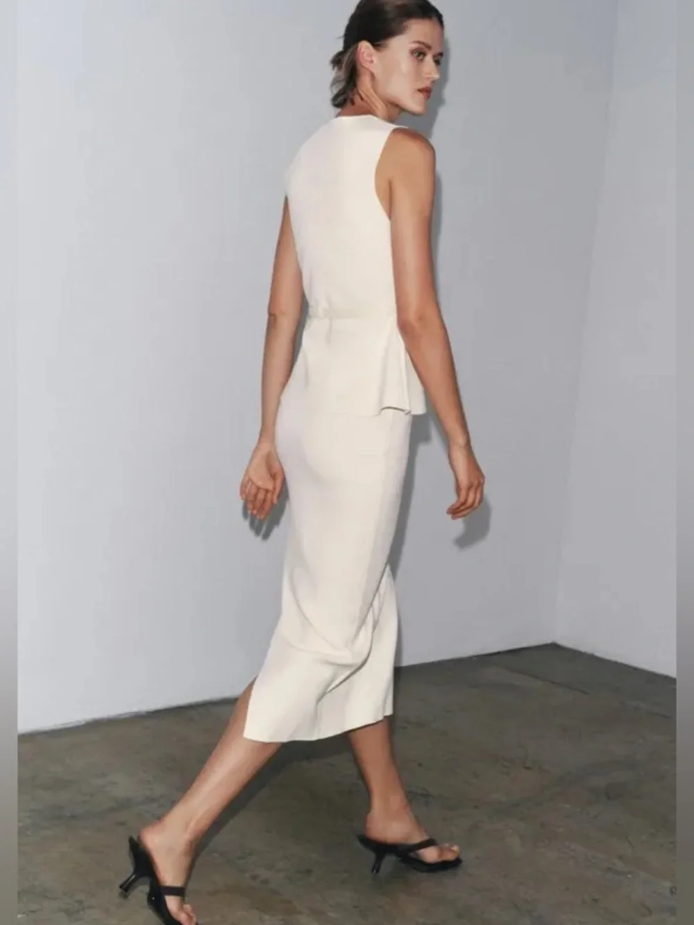 NWT. Zara Ecru Viscose Blend Knit Midi Skit. Size S.